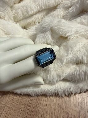 Givenchy Women’s Ring Size 7